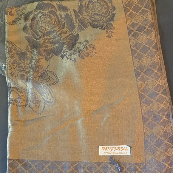 Pashmina &Silk Wrap Scarf 🧣 - Picture 2 of 6